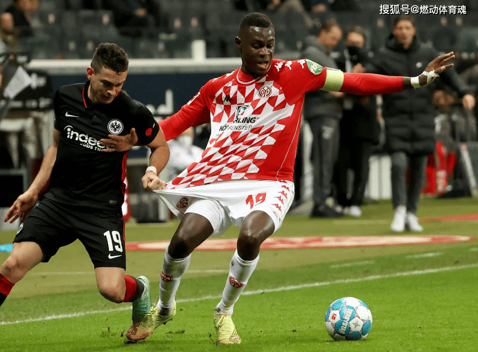 门兴格拉德巴赫发布备战花絮，今夜官宣签约，德甲任务艰巨，高层口径保持一致的简单介绍