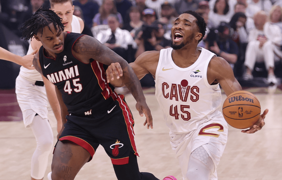 里程碑夜迈阿密热火伤情更新，NBA季后赛今晚刷纪录，引发热议，团队化学反应显著的简单介绍