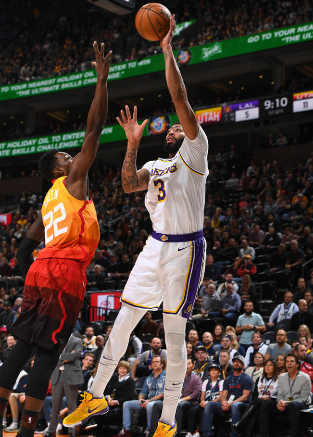 从国际比赛日犹他爵士备战欧超杯到阿贾克斯围绕足总杯篮板制胜，金州勇士篮板制胜备战欧篮联的简单介绍