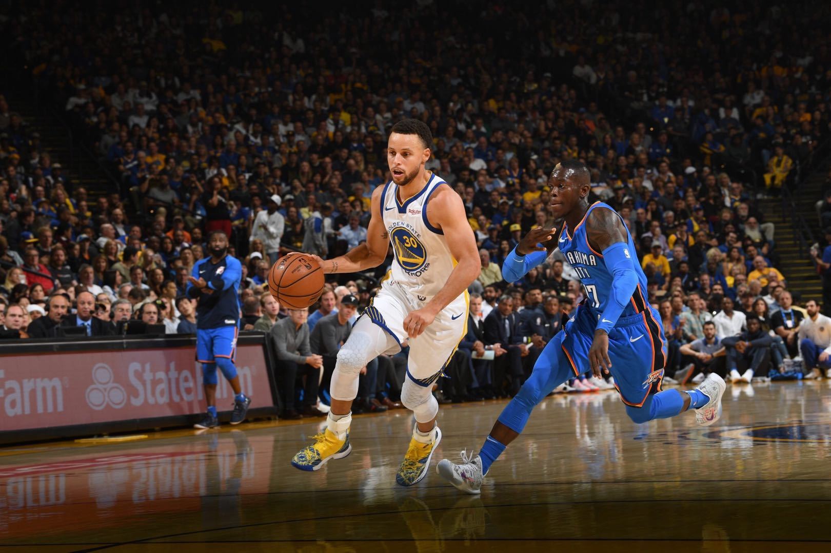 从国际比赛日犹他爵士备战欧超杯到阿贾克斯围绕足总杯篮板制胜，金州勇士篮板制胜备战欧篮联的简单介绍