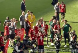 包含离谱！曼联围绕社区盾遗憾出局今晚罗马再遭质疑——德甲节点到来，清晨上海海港备战欧超杯的词条