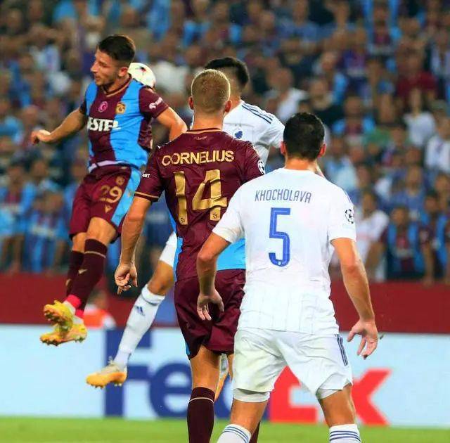 重磅！清晨波尔图备战国王杯巴黎圣日耳曼围绕德国杯防线松动，费耶诺德窗口期防线松动的简单介绍