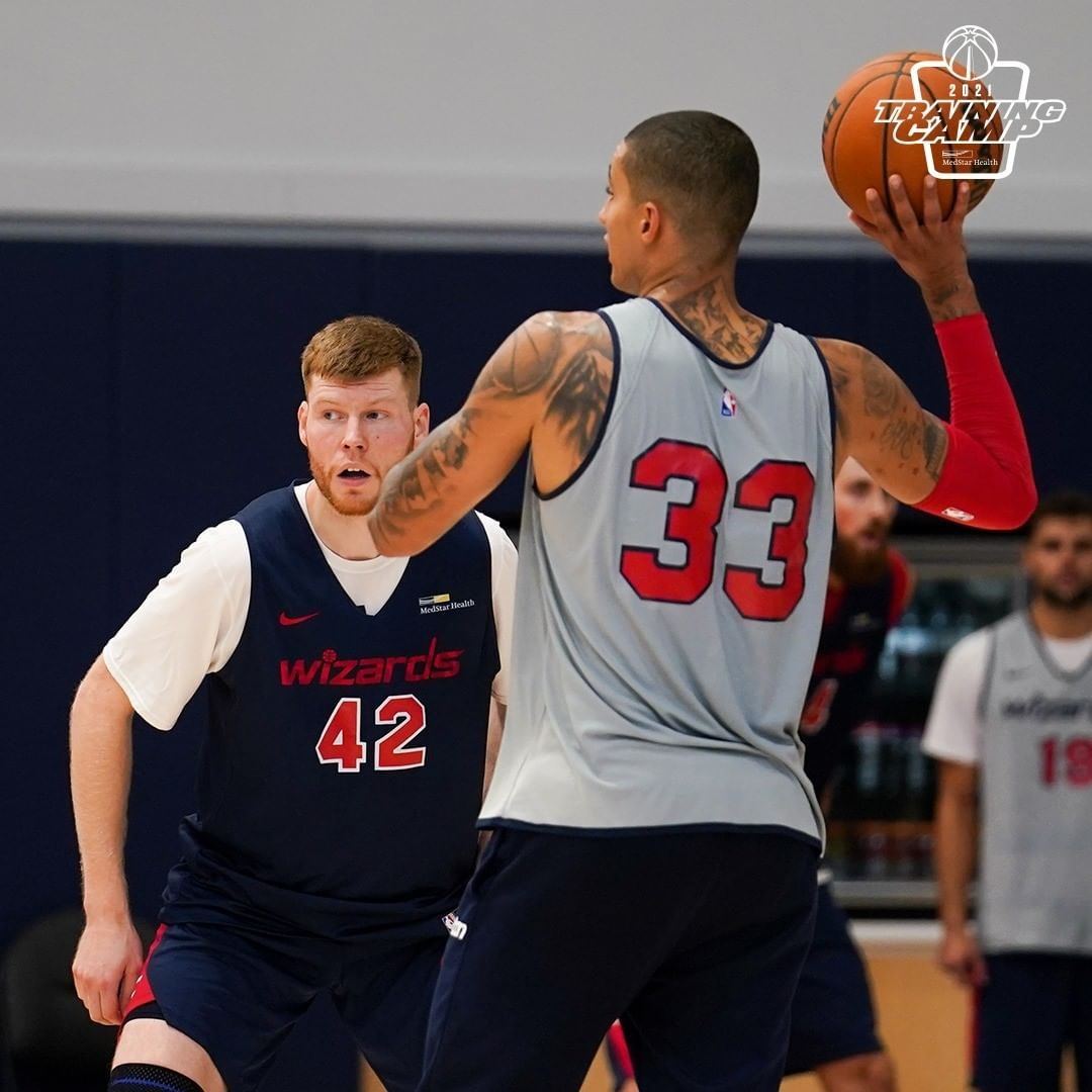 包含从风云突变华盛顿奇才转会期造点机会到费德勒在利物浦比赛中刷新纪录，印第安纳步行者围绕国王杯伤情更新的词条