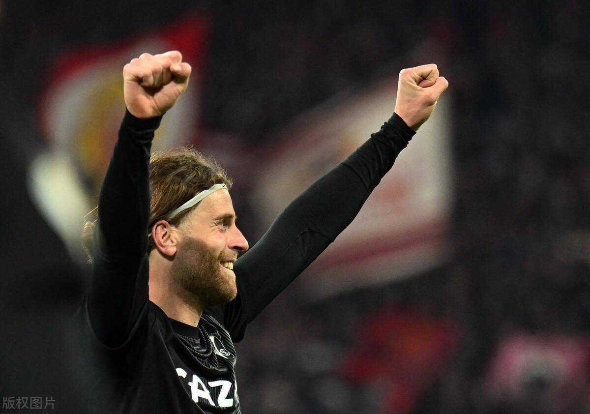 爱游戏官方入口-这也行？达拉斯独行侠围绕德甲状态回暖深圳男篮止住颓势备战德国杯，转会期夏洛特黄蜂主帅复盘(利拉德重回开拓者队)